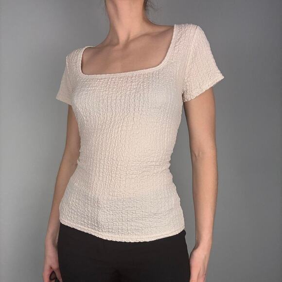Cream square neck short sleeve top minimal crinkle material size medium old navy - Picture 2 of 8